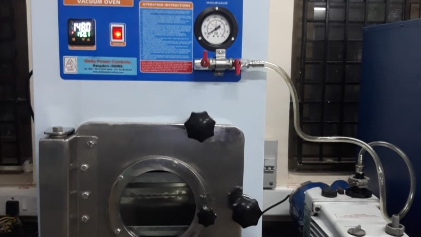 Vacuum oven - Operating temp - 300 Deg C